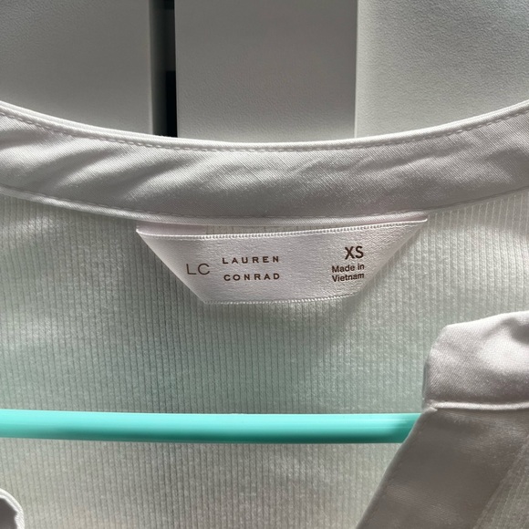 LC Lauren Conrad White Ruffled Blouse - Picture 2 of 3